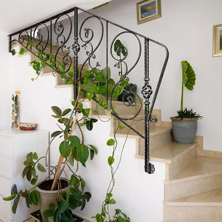 Stunning In Fradelani With Wifi Sivati