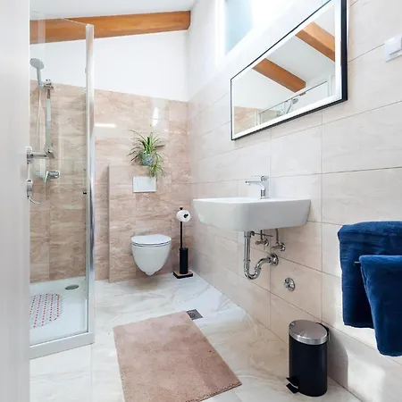 Stunning In Fradelani With Wifi Sivati