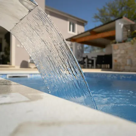 Stunning In Fradelani With Wifi Sivati