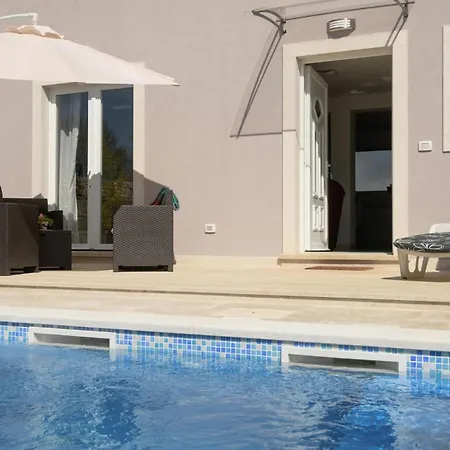 Stunning In Fradelani With Wifi Holiday home Sivati