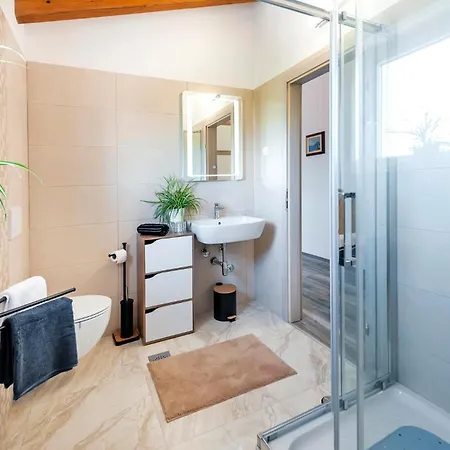 Stunning In Fradelani With Wifi Sivati