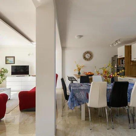 Holiday home Stunning In Fradelani With Wifi Sivati