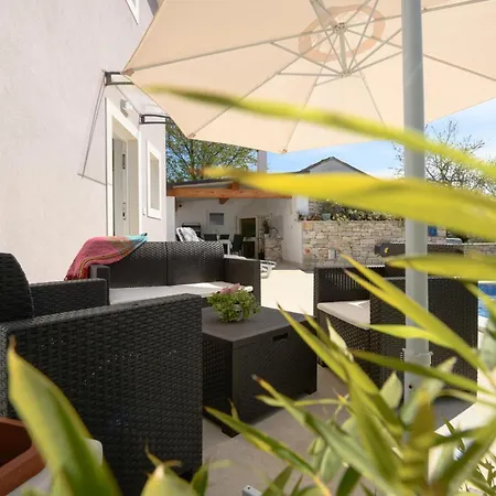 Stunning In Fradelani With Wifi Sivati