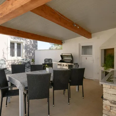 Stunning In Fradelani With Wifi *