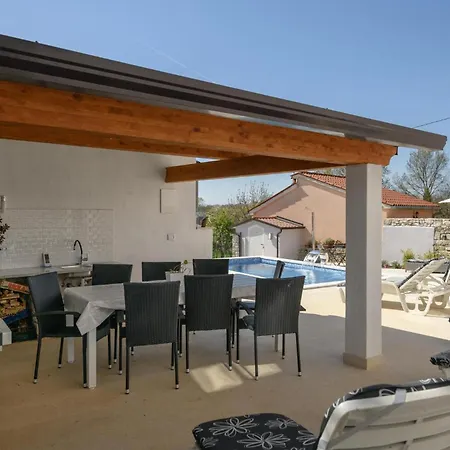 Stunning In Fradelani With Wifi Sivati