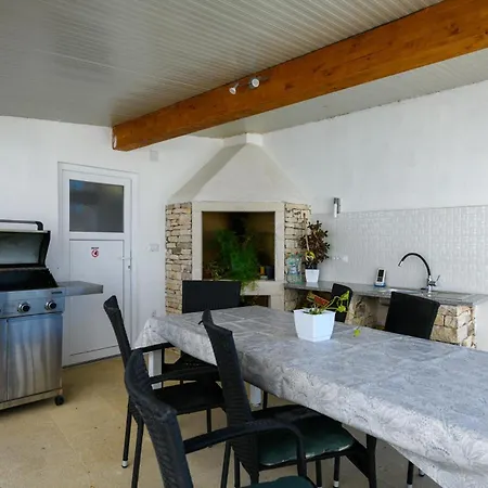 Stunning In Fradelani With Wifi Holiday home