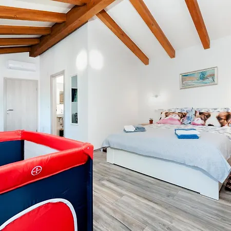Holiday home Stunning In Fradelani With Wifi