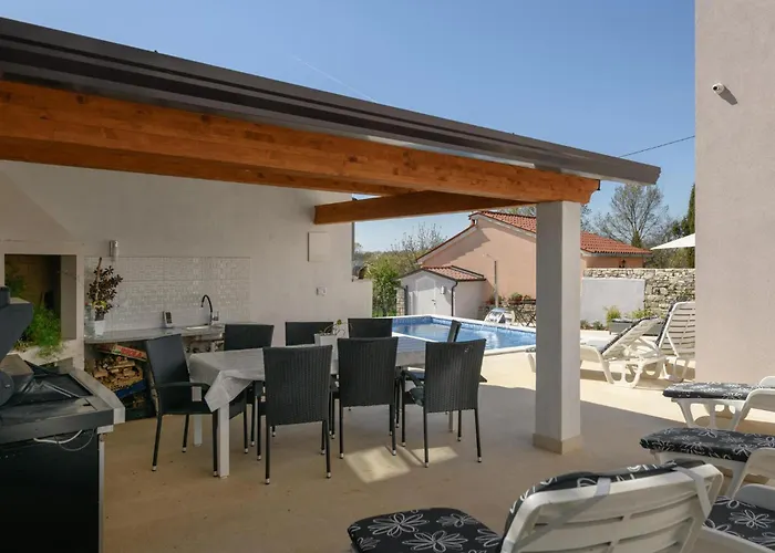 Stunning In Fradelani With Wifi Sivati